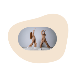 deux danseuses contemporaines en mouvement